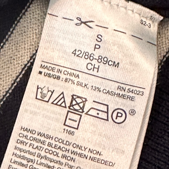 Nautical Banana Republic navy & white stripe sweater with red trim Sz small - Picture 4 of 4